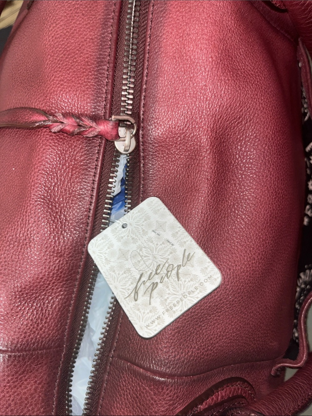 1219. FREE PEOPLE Emerson leather bag in Red Rock/Wine NWT (with discoloration) - Picture 8 of 8